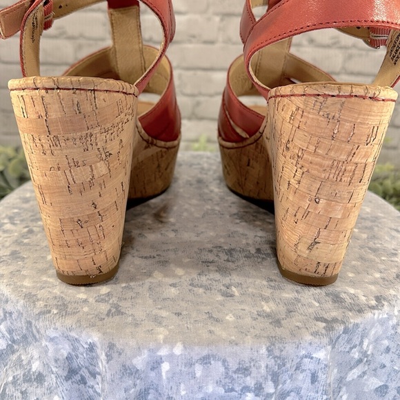 Born “Nicolina” Berry Burnished Leather Banded Open Toe Cork Wedges WMS 9M✨NWOT✨ - Picture 6 of 10